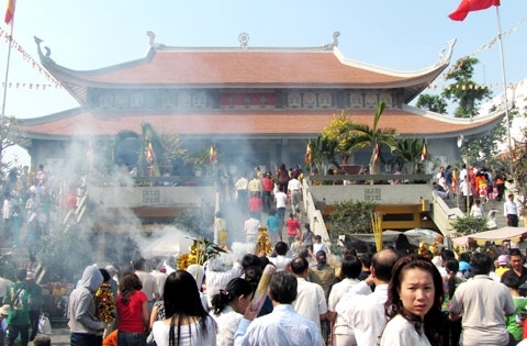 Bộ Công thương kỷ luật cán bộ "đi lễ chùa trong giờ làm việc"