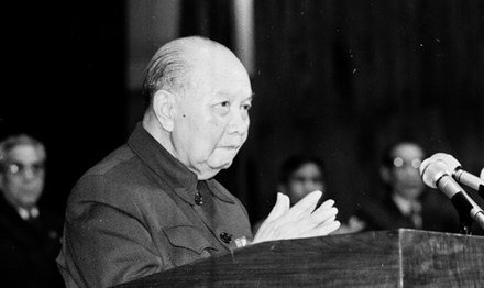 Tổng b&iacute; thư Trường Chinh.