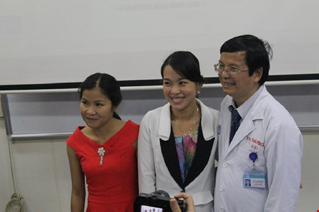 Sau gh&eacute;p thận ch&eacute;o, họ xem nhau như một gia đ&igrave;nh. Ảnh: H&agrave; Phượng