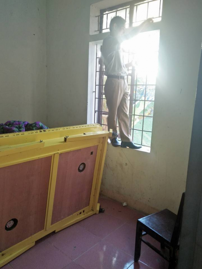 Căn ph&ograve;ng nơi anh Ng&ocirc;n treo cổ ngay tại trụ sở c&ocirc;ng an x&atilde; Thok Th&agrave;nh.