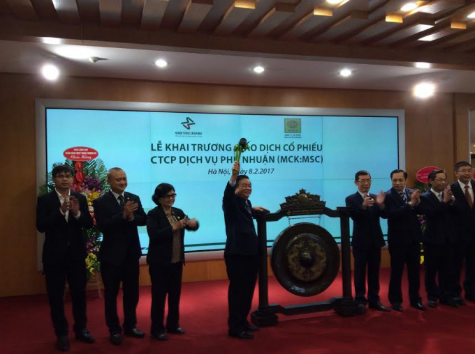 &Ocirc;ng Nguyễn Xu&acirc;n H&agrave;n, Chủ tịch HĐQT Maseco đ&aacute;nh cồng ch&iacute;nh thức đưa Maseco l&ecirc;n s&agrave;n giao dịch.