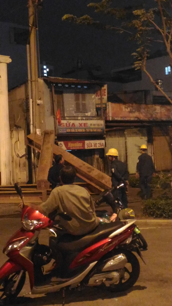 Cơ quan điện lực c&oacute; mặt tại hiện trường