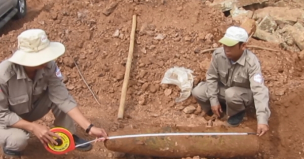 Quảng Trị: Phát hiện quả bom "khủng" tại cửa khẩu Quốc tế Lao Bảo