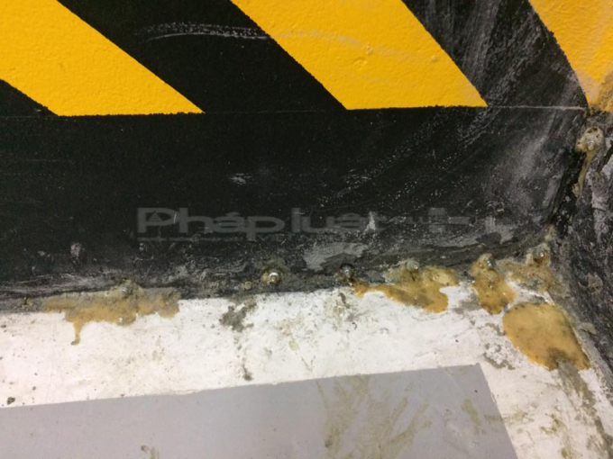 Tại tầng hầm B2, nơi bể phốt được cho l&agrave; r&ograve; gỉ, bốc m&ugrave;i x&uacute; uế nghi&ecirc;m trọng g&acirc;y ảnh hưởng tới sức khỏe cư d&acirc;n đang sinh sống tại Tr&agrave;ng An Complex. (Ảnh: NV cung cấp)