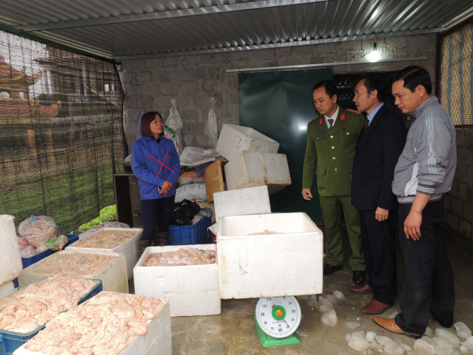 Đối tượng Nguyễn Thị Huyền (dấu X đỏ). Ảnh C&ocirc;ng an H&agrave; Nam.