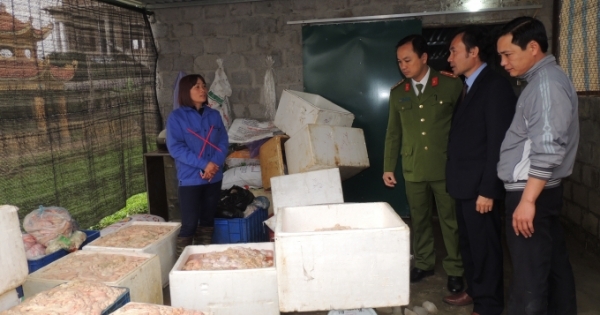 Hà Nam: Bắt quả tang gần 1,4 tấn lòng, bì lợn ngâm hóa chất