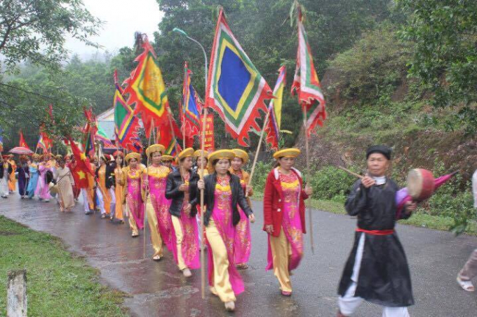 D&ugrave; thời tiết c&oacute; mưa nhỏ, kh&ocirc;ng thuận lợi nhưng buổi lễ vẫn diễn ra tốt đẹp.