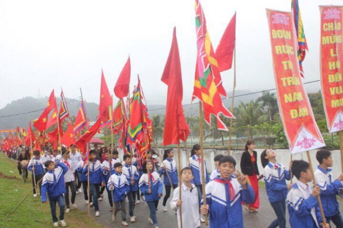 Tuần h&agrave;nh quảng b&aacute; lễ hội.