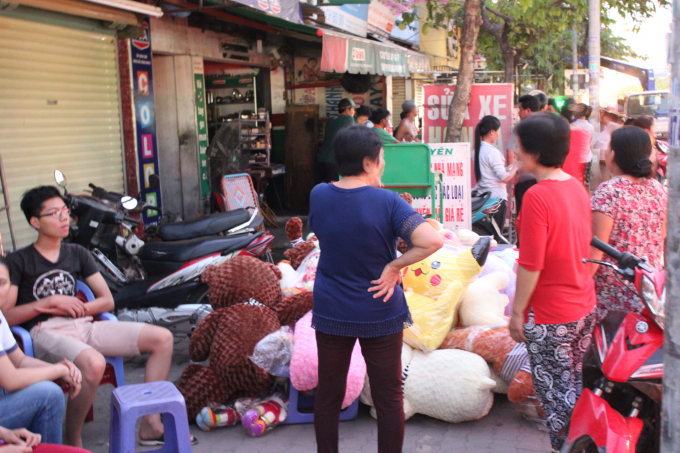 Nhiều gấu b&ocirc;ng được di chuyển ra ngo&agrave;i kịp thời