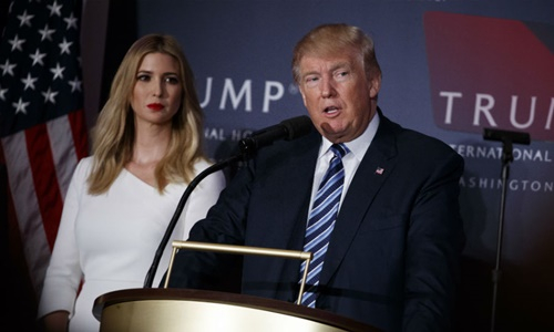 &Ocirc;ng Donald Trump v&agrave; con g&aacute;i Ivanka. (Ảnh:&nbsp;CBS News)