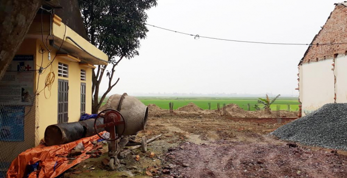 C&ocirc;ng tr&igrave;nh Trạm Y tế x&atilde; Hưng Thịnh đ&atilde; l&agrave;m xong phần m&oacute;ng d&ugrave; chưa c&oacute; c&aacute;c thủ tục cần thiết, rồi bỏ ngỏ khiến ch&iacute;nh quyền v&agrave; nh&acirc;n d&acirc;n lo lắng.