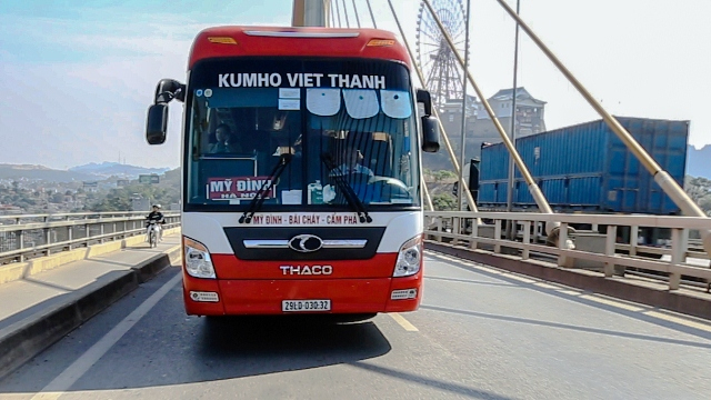 Xe kh&aacute;ch Kumho Việt Thanh chuy&ecirc;n tuyến H&agrave; Nội - Quảng Ninh.