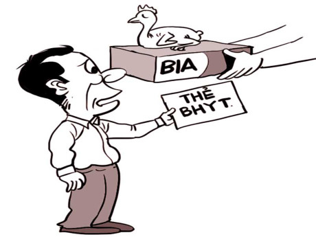 Đổi g&agrave;, bia lấy thẻ bảo hiểm y tế