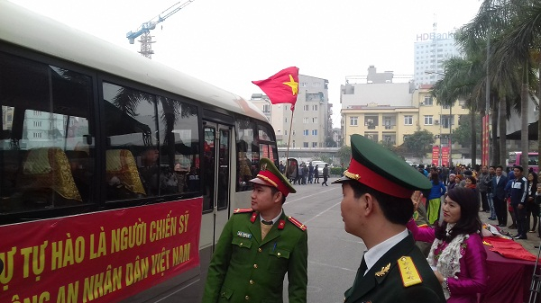 H&ocirc;m nay, h&agrave;ng ngh&igrave;n thanh ni&ecirc;n Thủ đ&ocirc; l&ecirc;n đường nhập ngũ