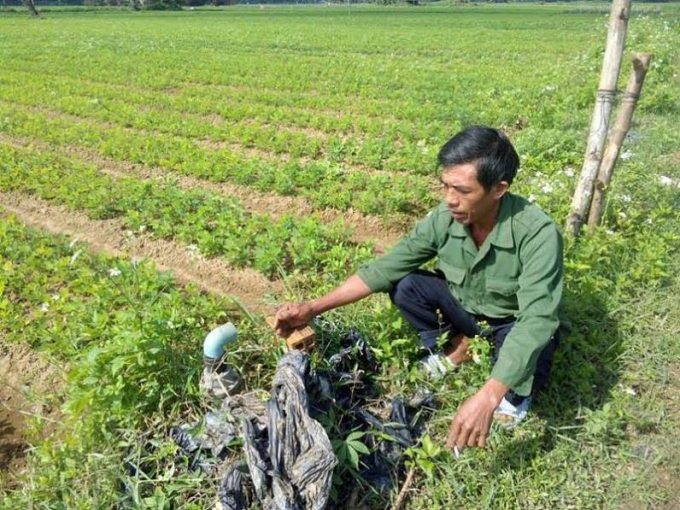 &Ocirc;ng Đo&agrave;n Thế Th&agrave;nh cho rằng đ&atilde; khoan giếng chống hạn, nhưng đến nay chưa nhận được tiền hỗ trợ.