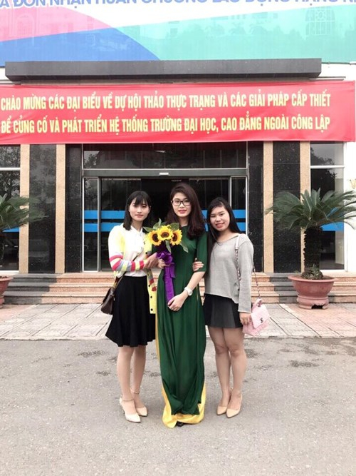 Nữ cử nh&acirc;n xinh đẹp t&igrave;nh nguyện nhập ngũ