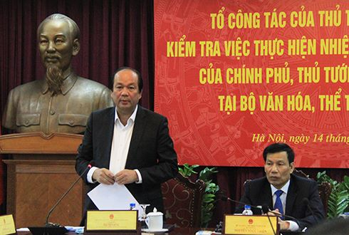 &Ocirc;ng Mai Tiến Dũng (b&igrave;a tr&aacute;i) v&agrave; Bộ trưởng Văn h&oacute;a Nguyễn Ngọc Thiện&nbsp;tại cuộc l&agrave;m việc&nbsp;s&aacute;ng 14/2