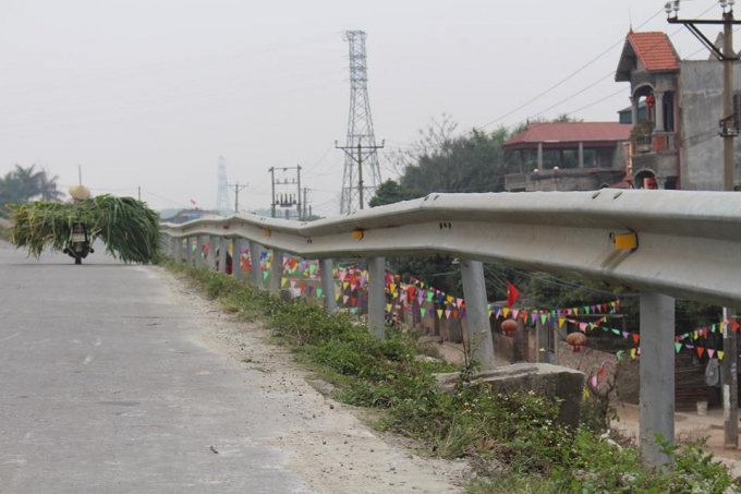 Những chiếc cột trụ xi&ecirc;u vẹo sau khi được