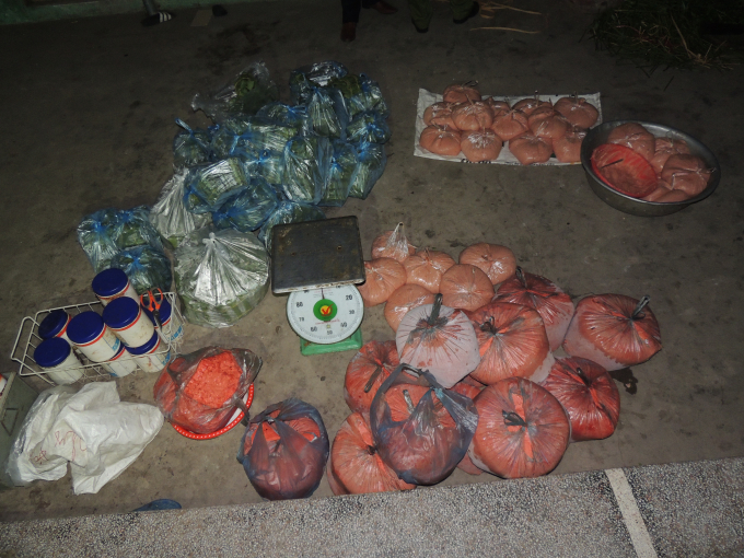Tang vật thu giữ được tại hiện trường. Ảnh C&ocirc;ng an H&agrave; Nam