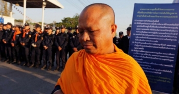 4000 cảnh sát vây bắt sư trụ trì nghi rửa tiền