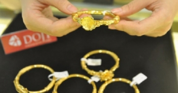 Giá vàng hôm nay 17/2: Vàng hồi phục mạnh khi đồng USD suy yếu