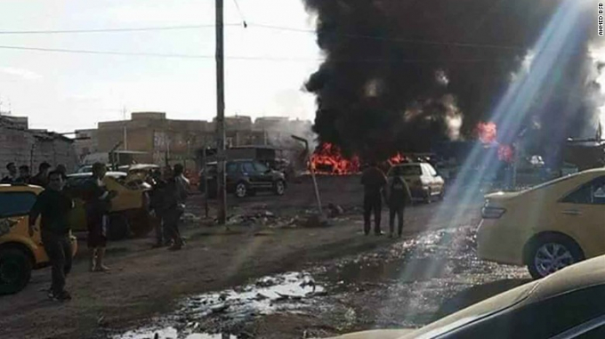 CNN dẫn lời một quan chức an ninh Iraq cho biết, vụ tấn c&ocirc;ng nhằm v&agrave;o một chợ xe hơi đ&ocirc;ng đ&uacute;c ở quận Shiite al-Bayaa, thủ đ&ocirc; Baghdad, nơi tập trung nhiều người Hồi gi&aacute;o d&ograve;ng Shiite sinh sống. (Ảnh: CNN)