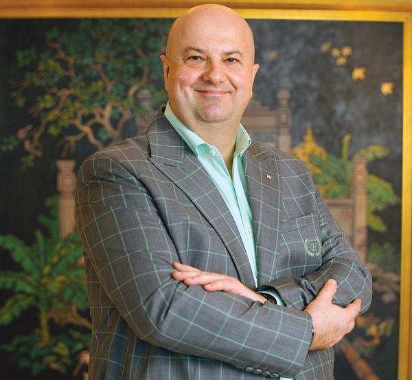 Erwin R. Popov, Gi&aacute;m đốc điều h&agrave;nh Kh&aacute;ch sạn H&agrave; Nội Daewoo.