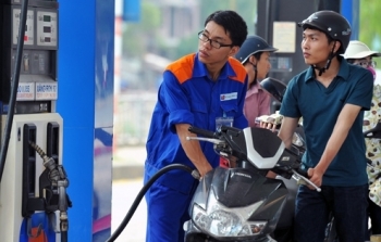 Xăng tăng giá từ 15h chiều nay