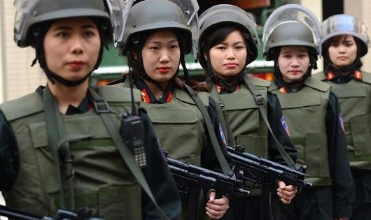 Cảm phục những b&ocirc;ng &ldquo;hoa hồng th&eacute;p&rdquo;