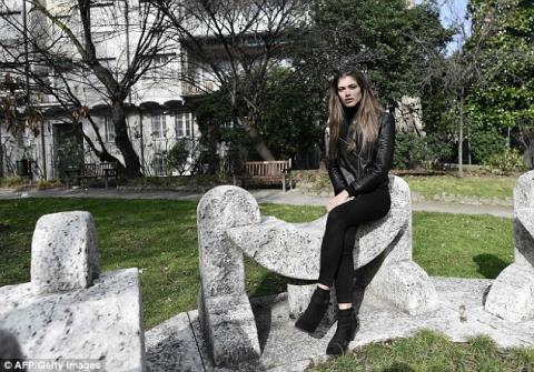 'Vẻ đẹp rung chuyển thế giới' của người mẫu chuyển giới Brazil