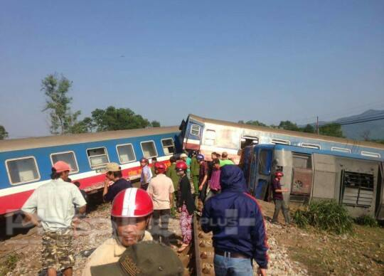 Thừa Thi&ecirc;n-Huế: T&agrave;u hỏa va chạm với xe ben, &iacute;t nhất 3 người thiệt mạng