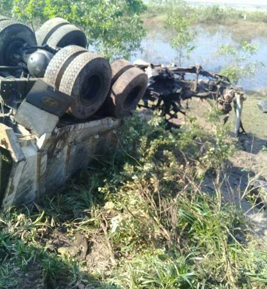 Chiếc xe tải bị