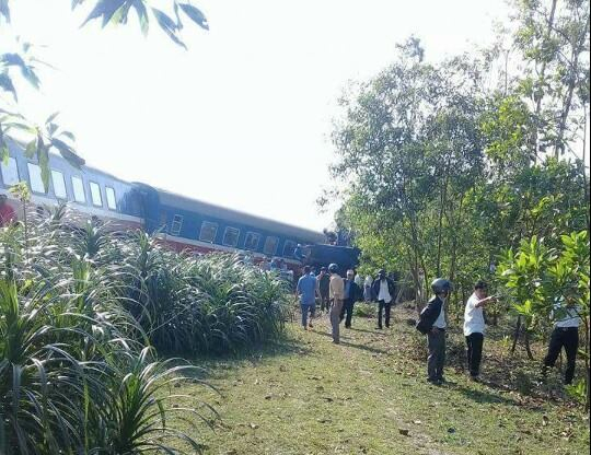 Cận cảnh vụ tai nạn đường sắt kinh ho&agrave;ng ở Huế