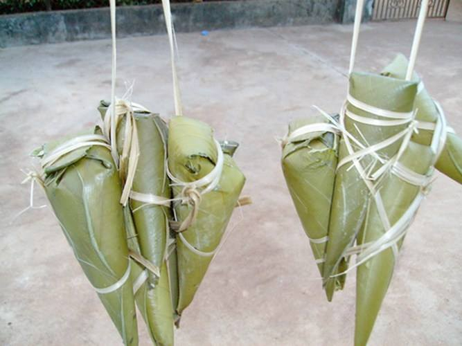 B&aacute;nh cooc m&ograve; tuy b&igrave;nh dị nhưng lại l&agrave; một trong những thức qu&agrave; thơm ngon của trẻ em Bắc Kạn.