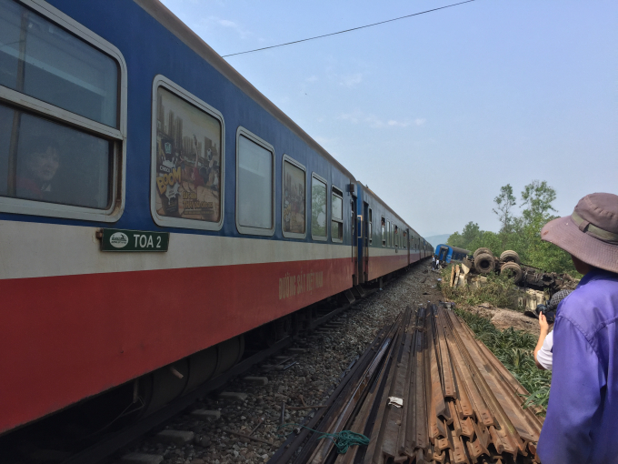 &nbsp;Được biết đo&agrave;n t&agrave;u SE1 chở theo 308 h&agrave;nh kh&aacute;ch lưu th&ocirc;ng theo hướng Bắc - Nam.