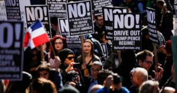 "Ngày tổng thống" người Mỹ xuống đường phản đối Trump