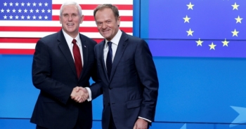 EU treo nhầm cờ Mỹ khi đón Phó Tổng thống Pence