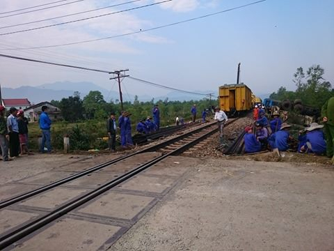 V&agrave; đ&acirc;y ch&iacute;nh l&agrave; đường d&acirc;n sinh ngang qua đường sắt vừa xảy ra vụ tai nạn khiến 3 người tử vong.