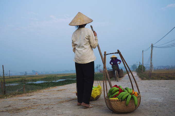 V&agrave;o những buổi sớm c&oacute; chợ phi&ecirc;n, những người bạn chợ lại chờ đợi nhau đi b&aacute;n ch&uacute;t tr&aacute;i c&acirc;y do gia đ&igrave;nh trồng được&nbsp;