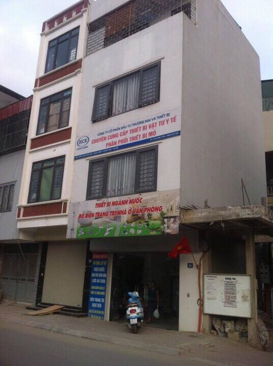 Dưới l&ograve;ng đường c&oacute; thể đậu &ocirc; t&ocirc;, kh&ocirc;ng c&oacute; biển cấm đỗ xe.