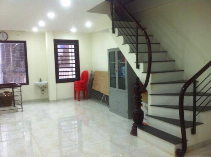 Diện t&iacute;ch tầng 2 rộng, vu&ocirc;ng vắn.