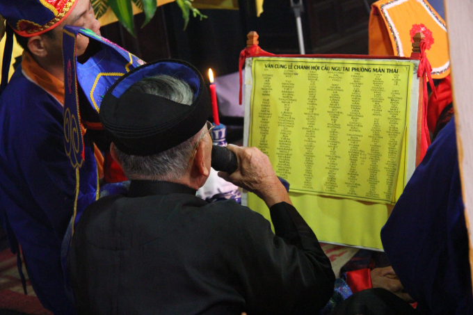 D&acirc;ng sớ... (Ảnh: V&acirc;n Trương)