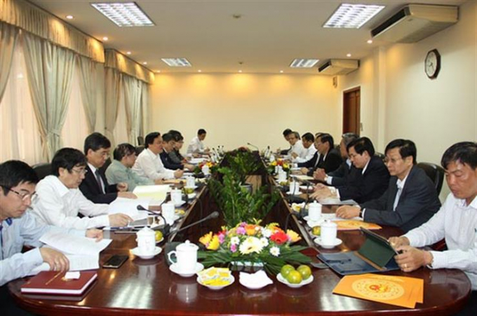 Bộ trưởng Ph&ugrave;ng Xu&acirc;n Nhạ đ&atilde; c&oacute; cuộc l&agrave;m việc với B&iacute; thư tỉnh ủy Ninh Thuận Nguyễn Đức Thanh về ph&aacute;t triển gi&aacute;o dục v&agrave; đ&agrave;o tạo.