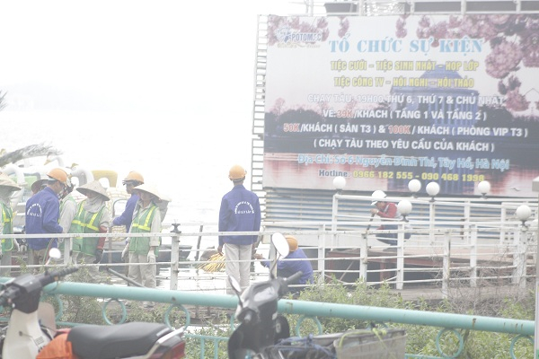 Tuy nhi&ecirc;n, l&atilde;nh đạo phường Thụy Khu&ecirc; khẳng định, hiện ch&iacute;nh quyền xử l&yacute; vi phạm chứ kh&ocirc;ng phải giải ph&oacute;ng mặt bằng n&ecirc;n sẽ kh&ocirc;ng c&oacute; việc bồi thường để doanh nghiệp di dời.