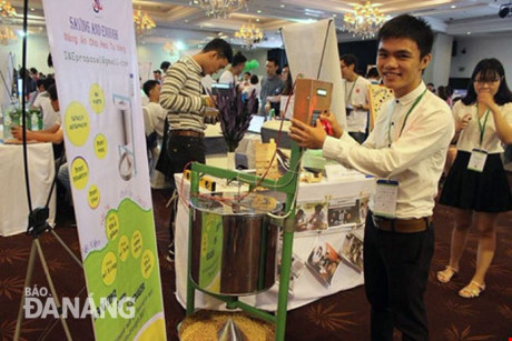 Minh C&ocirc;ng giới thiệu dự &aacute;n của m&igrave;nh trong sự kiện &ldquo;Startup Day 2016&rdquo; tại th&agrave;nh phố Hồ Ch&iacute; Minh.