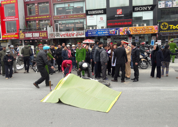 H&agrave; Nội: Va chạm với xe bồn, nữ sinh tử vong tại chỗ