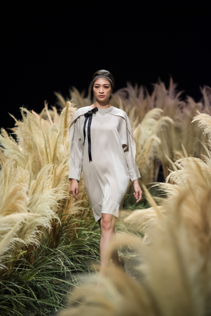 Hoa hậu Ngọc H&acirc;n g&acirc;y ấn tượng với bộ sưu tập thời trang thu đ&ocirc;ng