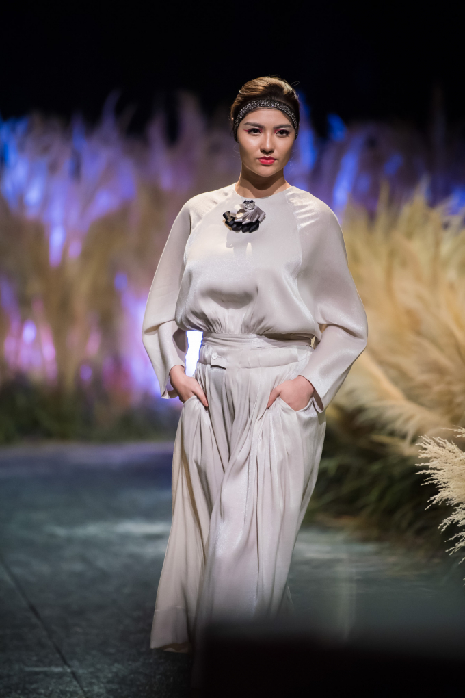 Si&ecirc;u mẫu Hồng Quế.