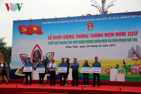 Ph&oacute; Thủ tướng Vương Đ&igrave;nh Huệ dự lễ ph&aacute;t động