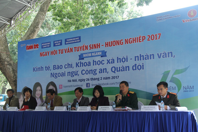 Gian tư vấn chuy&ecirc;n s&acirc;u về c&aacute;c nh&oacute;m ng&agrave;nh cụ thể với đội ngũ tư vấn đến từ c&aacute;c bộ, ng&agrave;nh v&agrave; trường đại học.&nbsp;(Ảnh: VTV).
